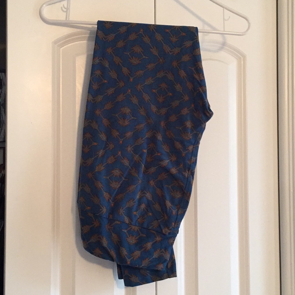 Tall/Curvy Lularoe arrow leggings